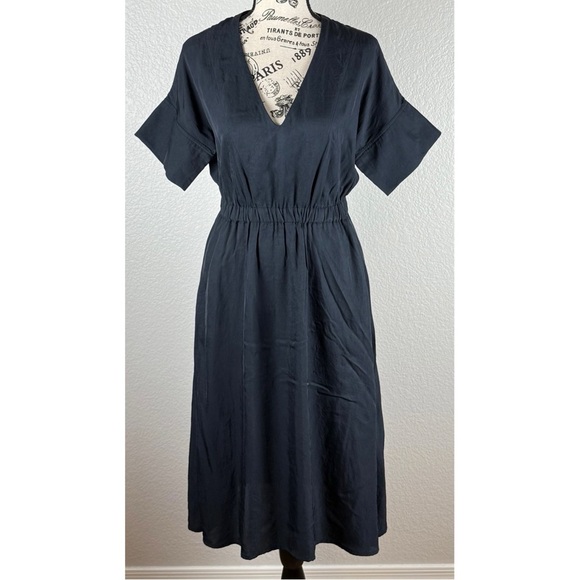 Everlane The Japanese Goweave Light V-Nevk Dress Black, size 4 - Picture 2 of 12